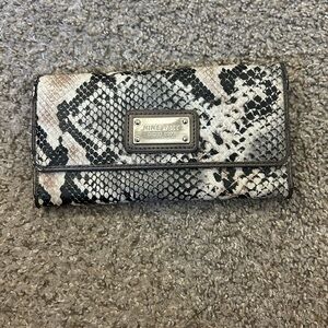 nine west wallet